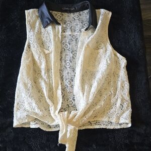 Wishful Park Cream Sleeveless Lace Blouse with Peter Pan Collar
